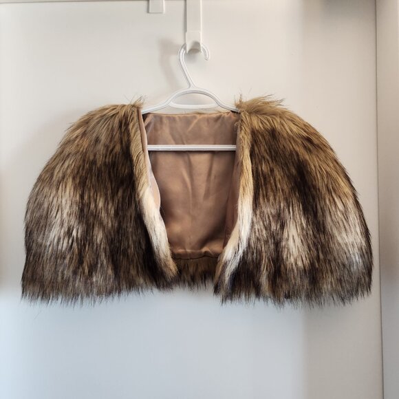 Faux Fur Shrug / Cape - Picture 3 of 7